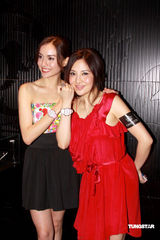 幻灯图：AngleBaby处理外婆丧事 不提黄晓明怕炒作