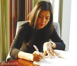 组图：赵欣瑜多张性感旧照曝光 与王菲那英交好