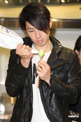 组图：吴建豪首次做巧克力 对曾之乔印象很新鲜