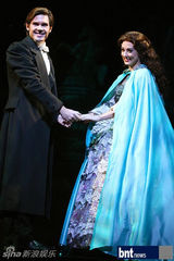 组图：音乐剧《歌剧魅影》在韩上演感动全场