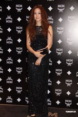 高清组图：徐子淇贴身镂空裙亮相 尽显高贵风范