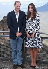 组图：凯特印花连衣裙探访澳洲 与威廉亲手种树