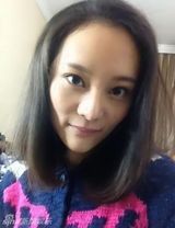 组图：51岁宋佳22岁女儿私房照 继承美貌大眼可爱