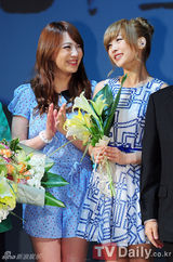 组图：Kara获韩国观光之星殊荣集体领奖