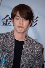 组图：金宇彬上海会粉丝 最想合作成龙章子怡