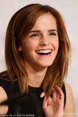 组图：《珠光宝气》发布会 艾玛沃森成焦点