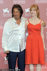 组图：《王尔德-莎乐美》发布会 导演获查斯坦献吻