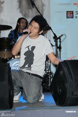 组图：曹格欲捐演唱会收入 不怕与萧敬腾比较