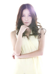 组图：阚清子冬日温暖仕女写真 露香肩秀性感