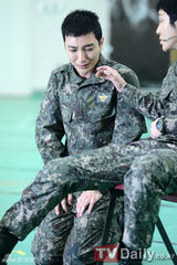 组图：SJ利特演歌舞剧激动飙泪 池贤宇亮相