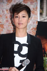 组图：何韵诗帅气亮相开心入围金马奖