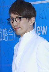 组图：华鼎奖红毯巨星闪耀 妮可刘晓庆斗艳