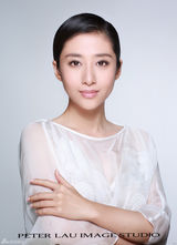 组图：刘思彤纯美白裙淑女写真时尚青春显气质