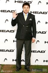 组图：韩星朴有焕曹安等出席时装秀 