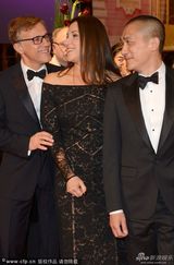 组图：柏林电影节开幕 梁朝伟等评委会成员合影