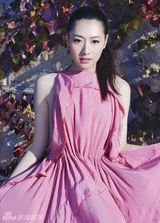 组图：白冰登《时尚芭莎》凸显干净清纯气质