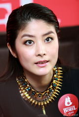 组图：陈慧琳出席某品牌活动 畅谈与儿子生活点滴