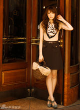 组图：日本模特宫田聪子示范89款秋季服饰搭配