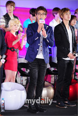 组图：韩国SM公司群星青春传记《I AM》发布会