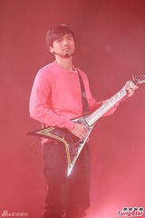 高清图：众巨星撑场雷颂德个唱 杨千嬅蕾丝诱惑