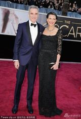 组图：《林肯》丹尼尔-戴-路易斯携妻亮相红毯