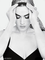 组图：凯特-温丝莱特登杂志封面 向玉婆致敬