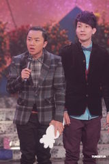 组图：《劲歌金曲》录影 阿娇(钟欣桐)出席郑欣宜落泪