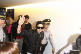 组图：韩国男团BIGBANG赴台 粉丝挤爆机场大厅