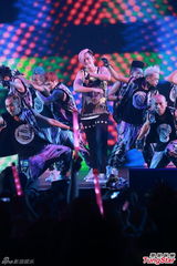 组图：罗志祥香港开唱 谭咏麟相挺当和事佬