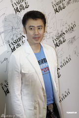 组图：刘孜产后首曝光身材苗条 莫小奇性感秀曲线