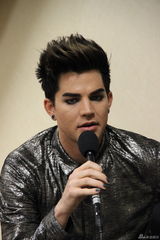 组图：亚当兰伯特上海妩媚开唱眼线撩人