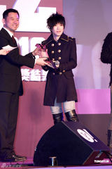 组图：金贤重香港获大奖 阿SA无缘和男友过圣诞