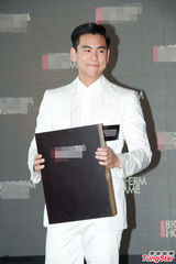 组图：彭于晏出席品牌活动 一身白衣帅气抢镜