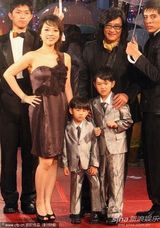 高清组图：金曲奖红毯星光熠熠 那英躲雨不顾形象