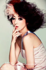 组图：陈紫函梦幻写真灵动秀美 爱丽斯造型似油画