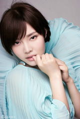 组图：徐冬冬化身丛林仙子 拖地长裙尽显优雅