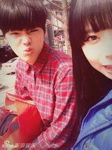 组图：韩脸赞情侣升格当父母 姐弟恋爸爸仅19岁