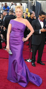 高清组图：弗吉尼亚-玛德森紫色礼服尽显熟女风味
