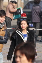 组图：北影放榜日最美工作人员与考生竞艳