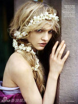 组图：俄罗斯超模萨莎写真展梦幻气质