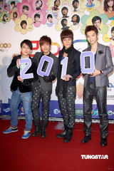 幻灯图集：林宥嘉年底忙不停 联手飞轮海宣告跨年 