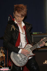 组图：阿沁音乐会猛忘词 梁文音任嘉宾不忘邀歌