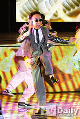 组图：韩星GD刘在石等无限挑战歌谣节献唱