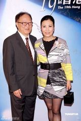 幻灯图：汪明荃等亮相香港舞台剧奖颁奖礼