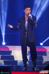 张国荣纪念演唱会 张敬轩雌雄同体梁朝伟深情