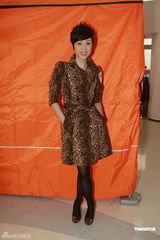 高清图：赵雅芝出席环保活动 蓝色上衣清新典雅