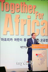 组图：非洲儿童募捐计划启动 少女时代等出席