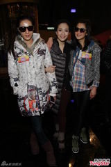 组图：TVB万千星辉颁奖礼 众星参加拜神仪式