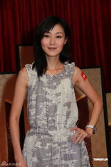 组图：万绮雯无线首拍剧自曝总出错