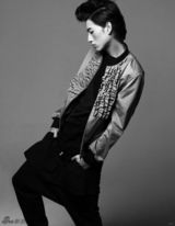 组图：张峻宁杂志时尚写真 尽显前卫先锋气质